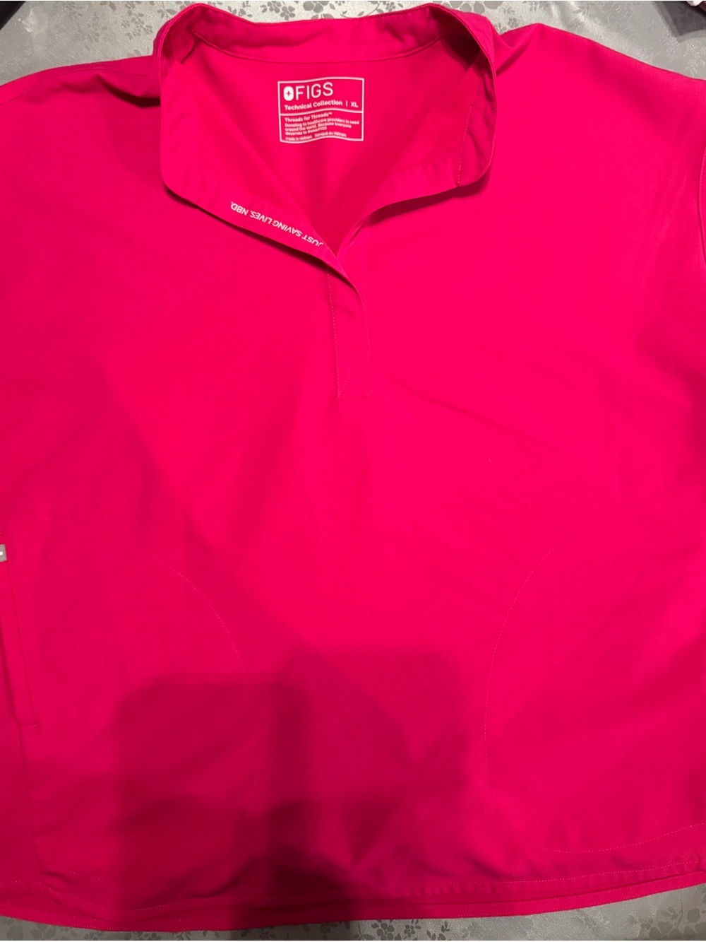 FIGS Rafaela Scrub Top in Ultra Rose